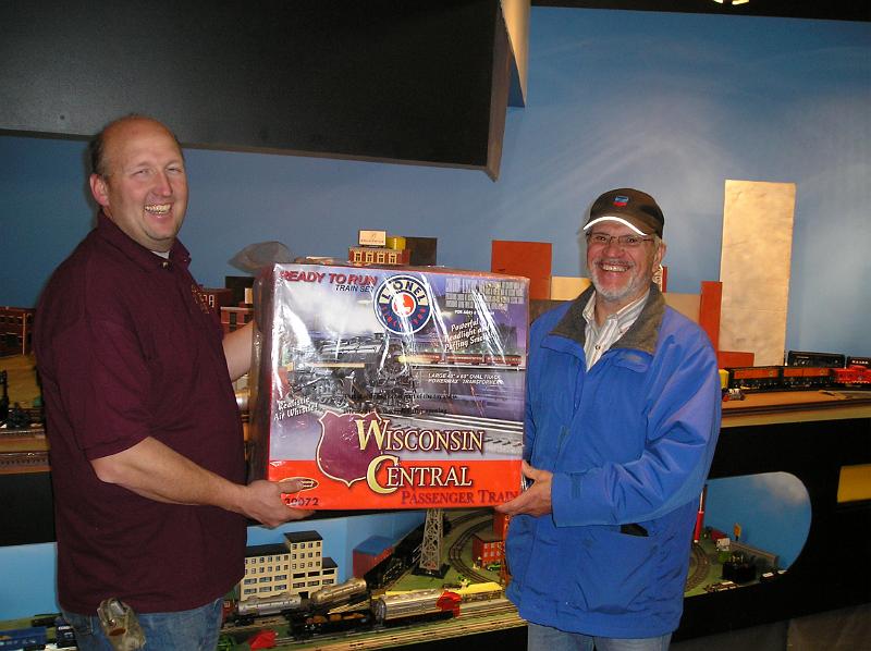 2008winner 051.JPG - The winner of the Lionel Wisconsin Central Lionel train set (Christmas 2008)